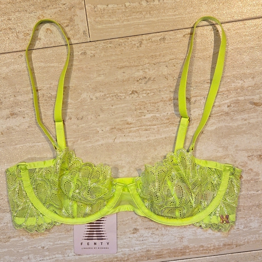 New Savage X Fenty Metallic Floral Scalloped Lime Bra